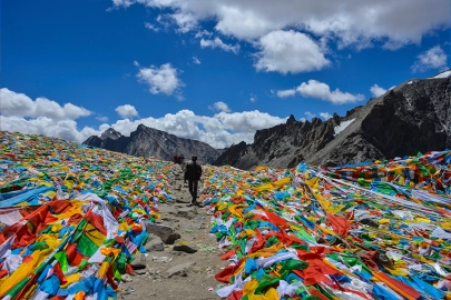 Kailash Mansarovar Parikrama With Saga Dawa Festival 2025: Dates, Celebration, & Things Not to Miss