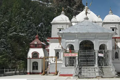 Yamunotri vs. Gangotri Temple: Which Pilgrimage Route is More Difficult and Why? Yamunotri vs. Gangotri Temple: Which Pilgrimage Route is More Difficult and Why?