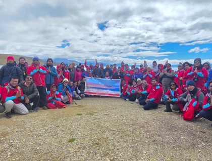 Kailash yatris at Lake Mansarovar